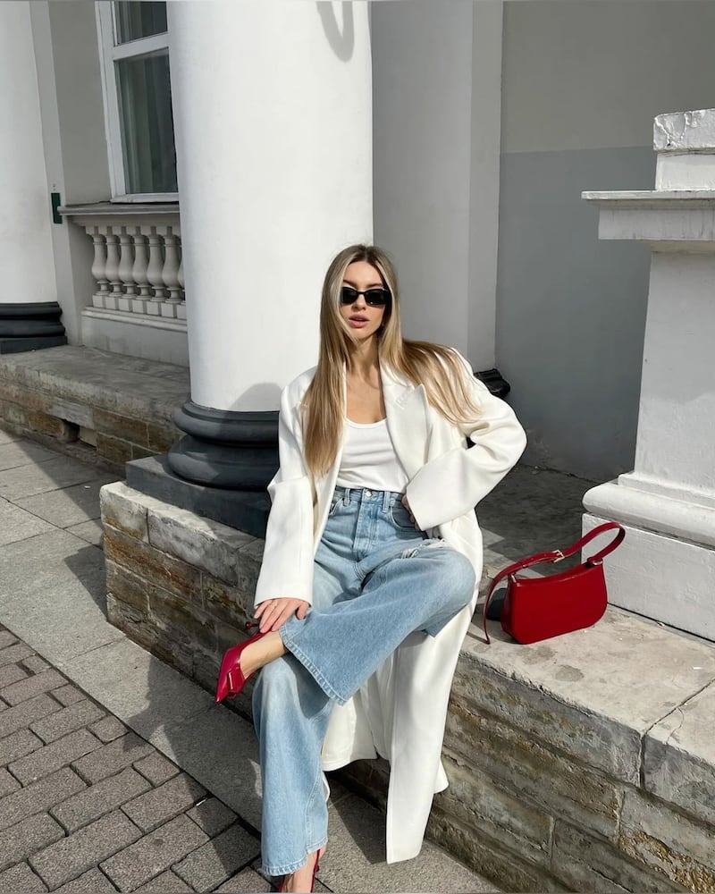 Jeans y zapatos rojos