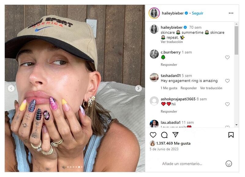 Las 'tie-dye nails' son la tendencia del verano que se llevará en otoño, según Dua Lipa