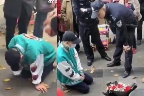 Durante 21 horas de rodillas, joven pide una segunda oportunidad a su exnovia