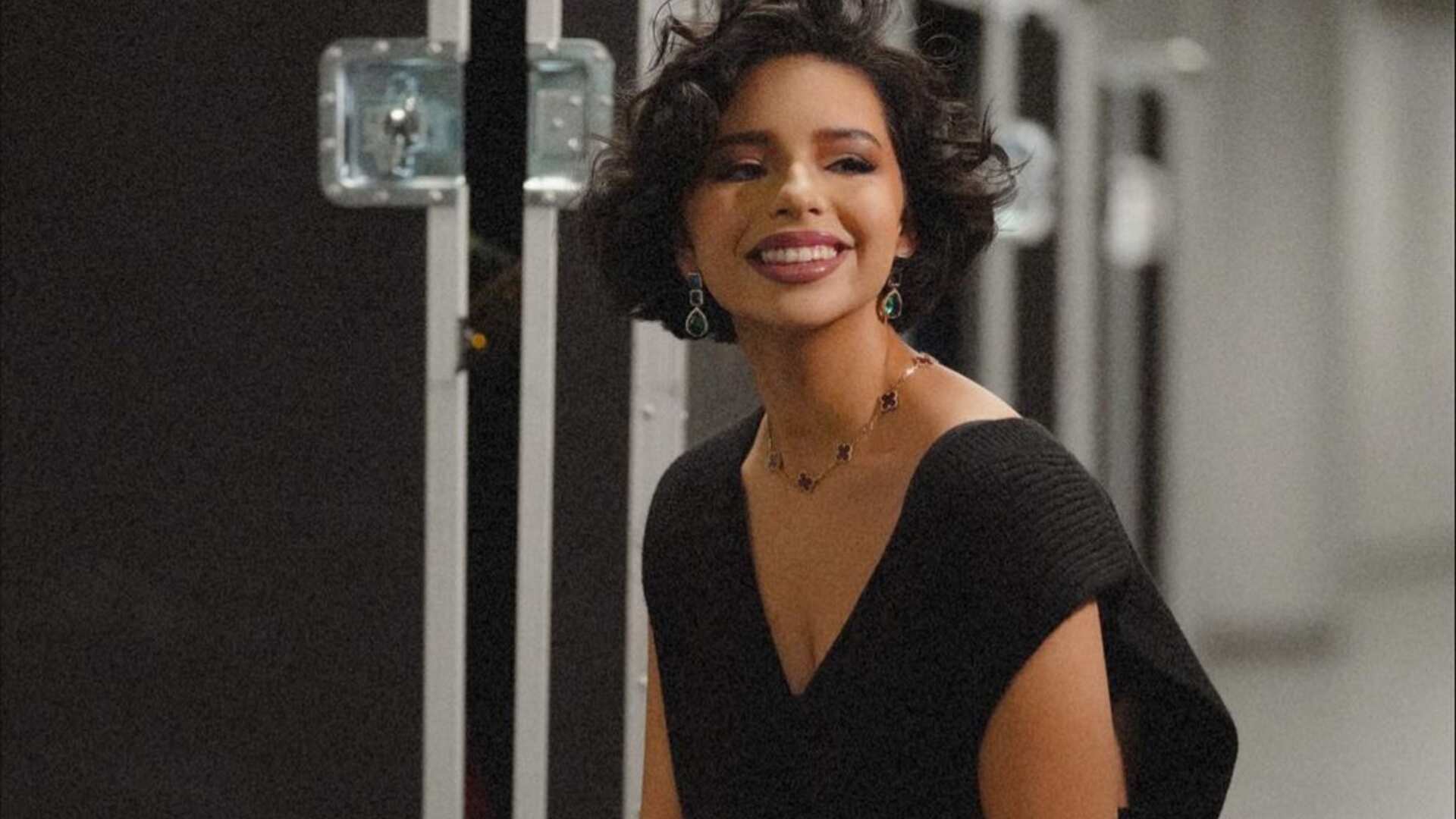 La odian: Ángela Aguilar posa para Instagram y la acusan de trucar sus fotos