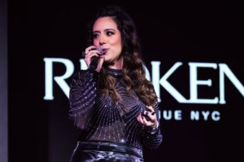 Entre estilo y liderazgo: Janet Gress revela las nuevas tendencias que transforman el cabello