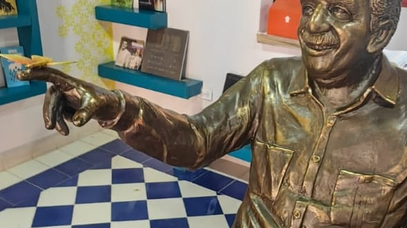 Estatua de Gabriel García Márquez en la Casa del Telégrafo