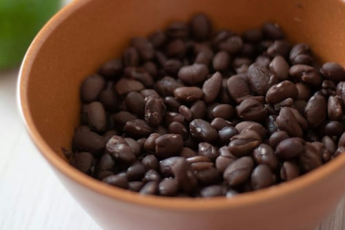 Experto en longevidad comparte los 3 alimentos que más comerá este año (el tercero te sorprenderá)