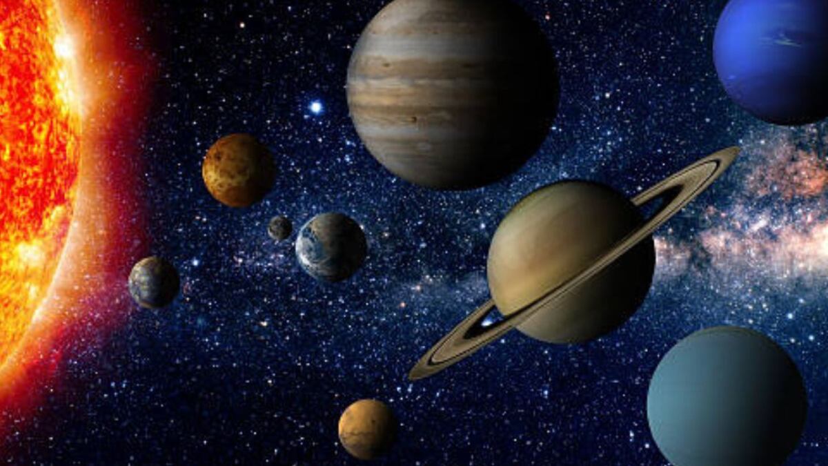 Desde un eclipse de sol al cielo iluminado de estrellas: los eventos astronómicos que marcarán el 2025