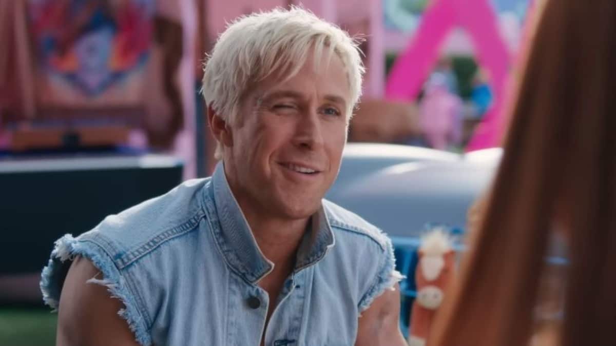 Ryan Gosling guiñando el ojo en la película 'Barbie'