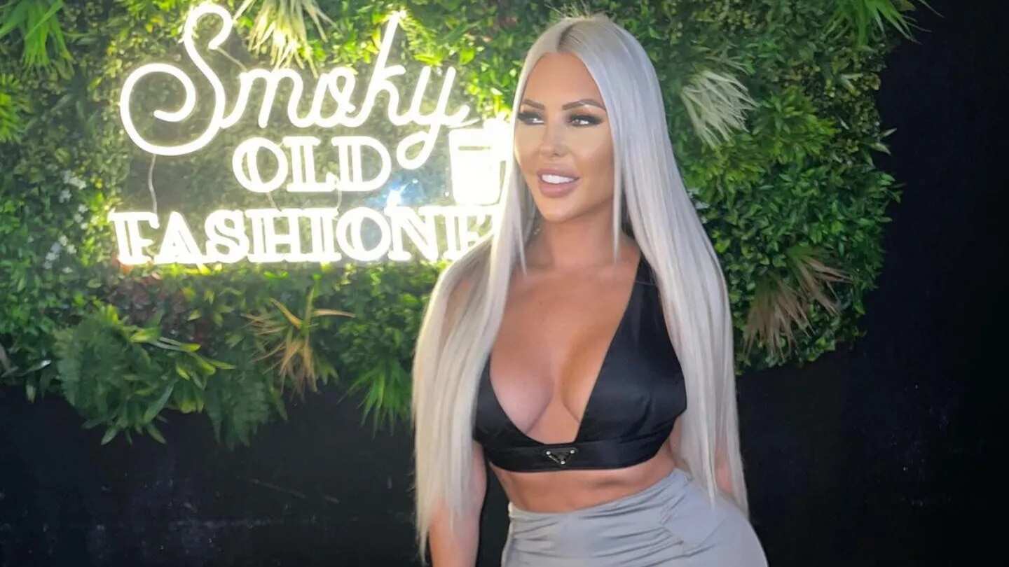 Isabelle Berry, una modelo de OnlyFans, tuvo la idea de realizar una sesión de fotos en la casa de la realeza.