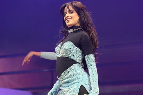 El bikini café de Camila Cabello que refleja su nueva etapa de vida: nuevo galán, viejo look y más