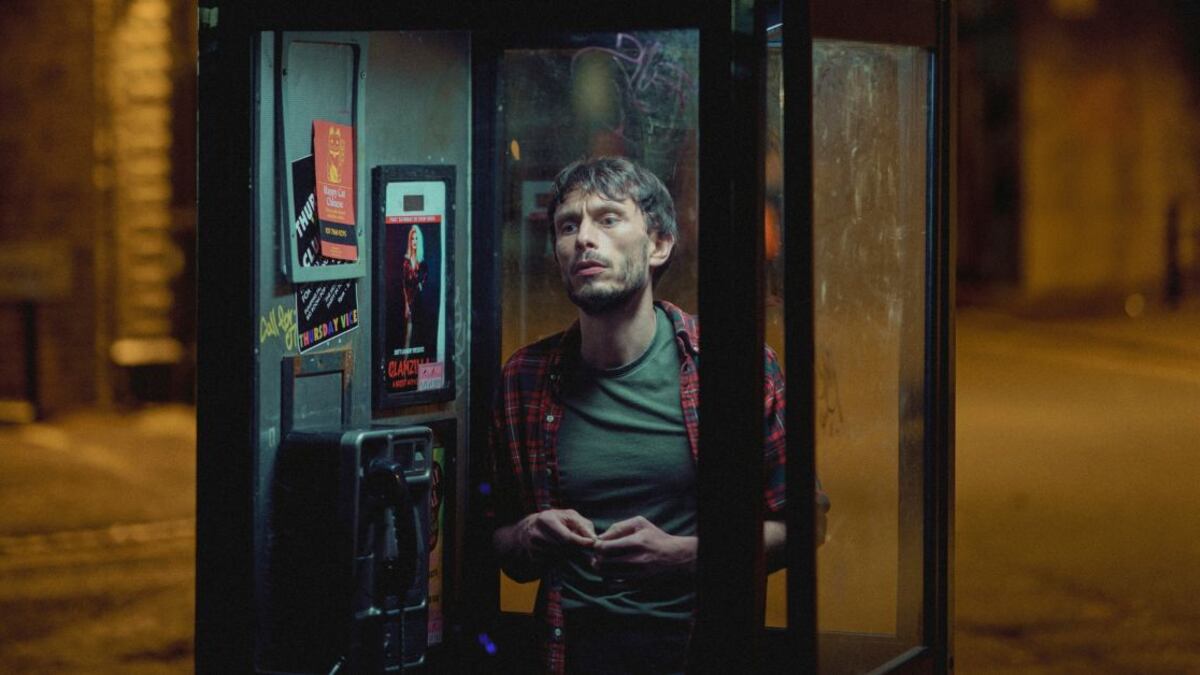 Escena de la serie 'Bebé reno'