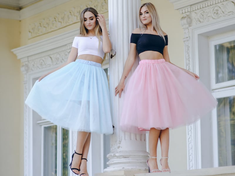 Las faldas ‘Bridgerton’ serán furor este año: son elegantes y dan un look de princesa contemporánea