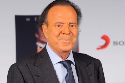 Julio Iglesias es acusado de agredir sexualmente a sus empleadas: “Me sentía como una esclava”