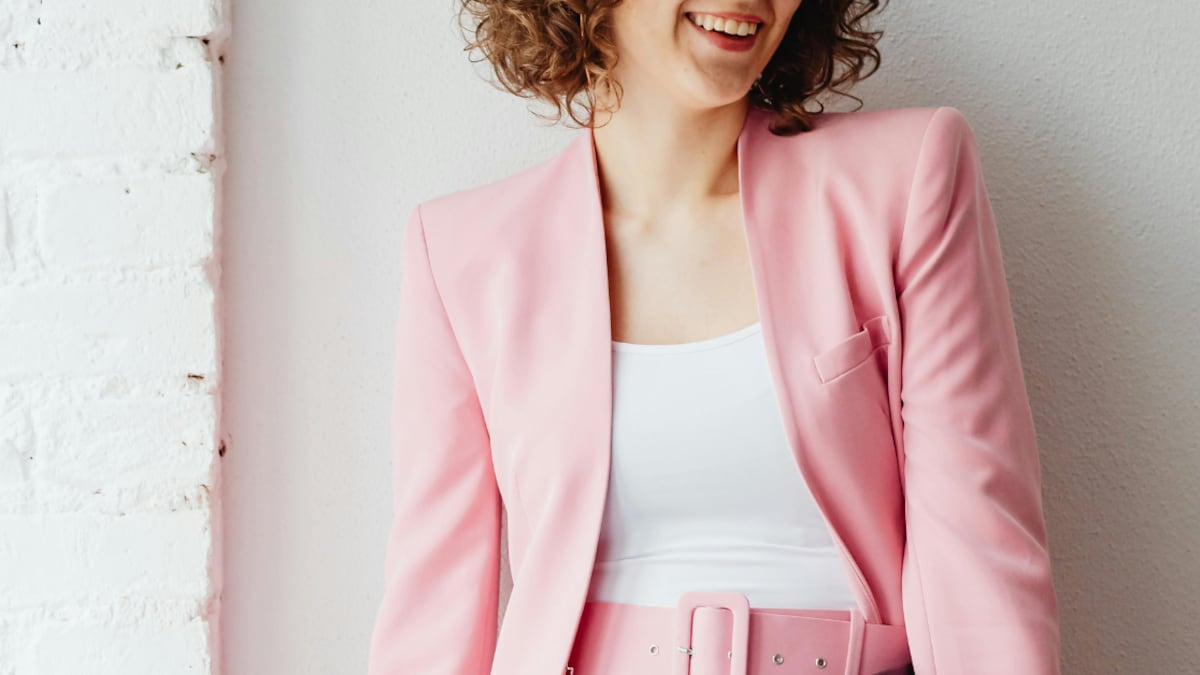 ¡Adiós blazer! Las chamarras mandarín prometen el look más elegante
