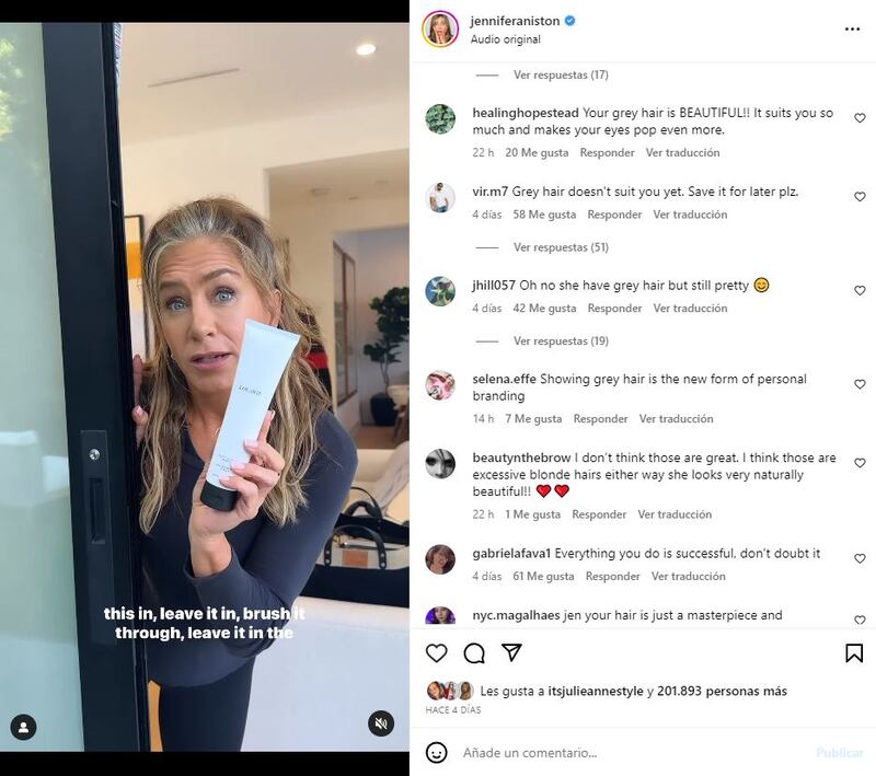 Jennifer Aniston dejó ver sus raíces al natural en uno de sus últimos videos en redes sociales