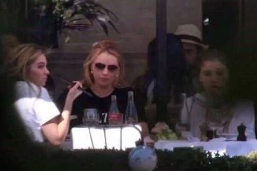 VIDEO: Capta a la primera dama de México en París y escoltas le borran las fotos