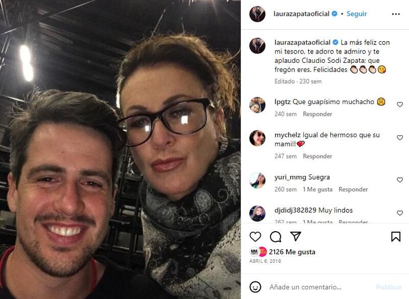 Laura Zapata junto a su hijo mayor, Claudio