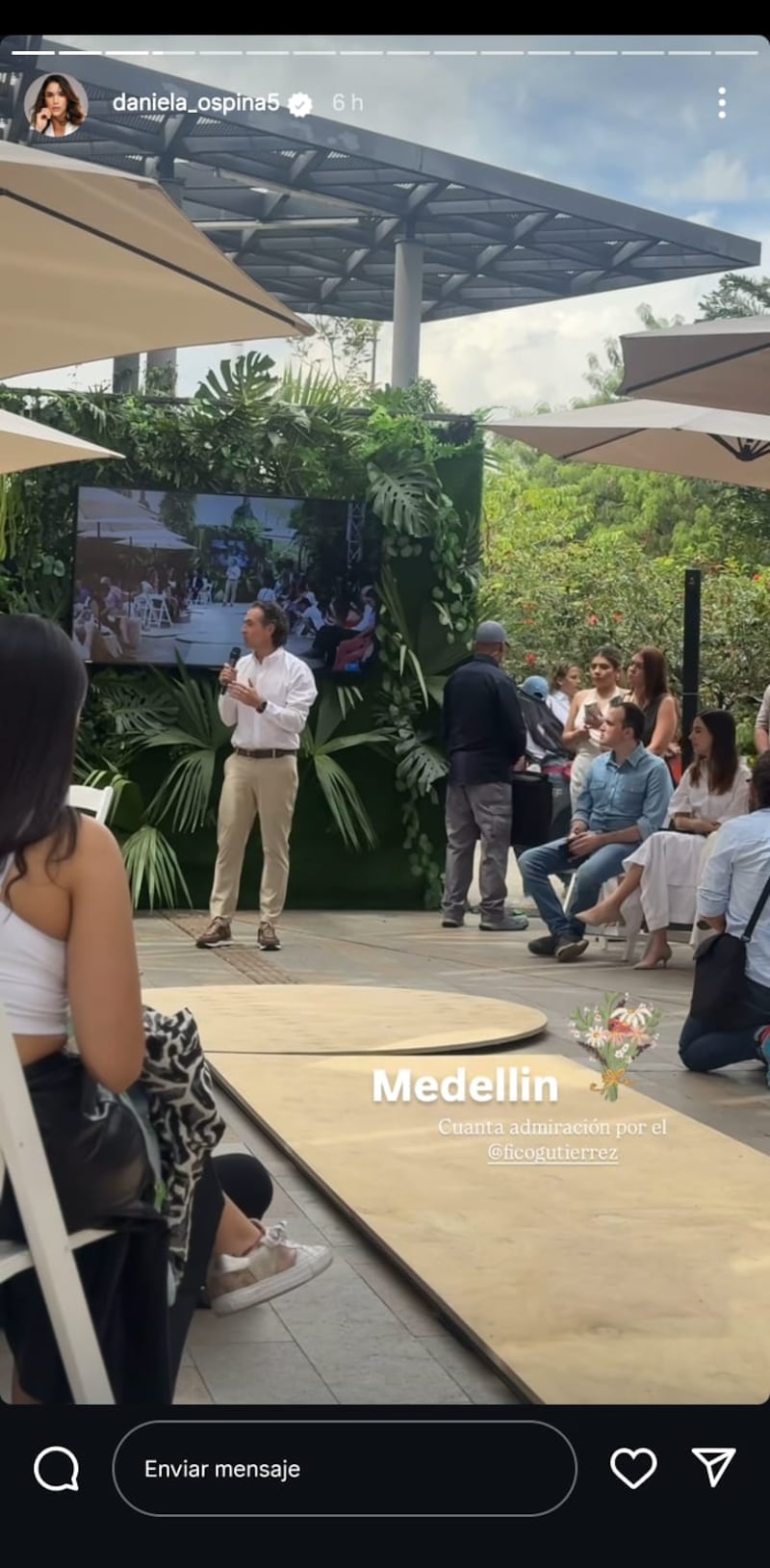 Daniela Ospina mostró sus preferencias políticas en desfile de moda en Medellín