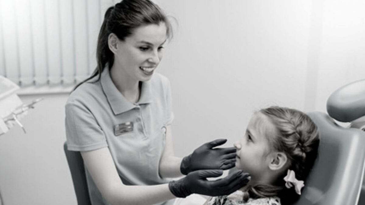 Asistente de dentista asesina a niña de 8 años