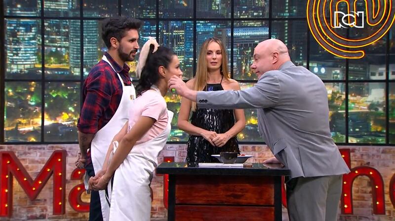 El chef Jorge Rausch quedó tan encantado con el plato que Claudia Bahamón le dio la cucharada en ‘MasterChef Colombia’.