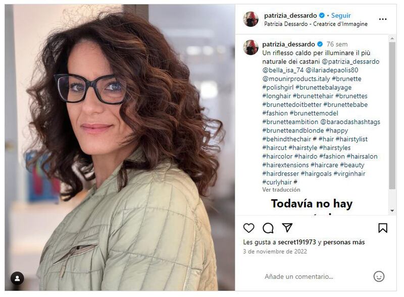 Melena midi ondulada para mujeres con lentes