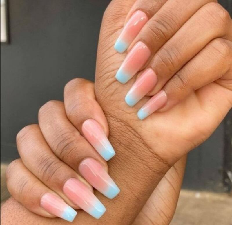 Uñas con el color del año