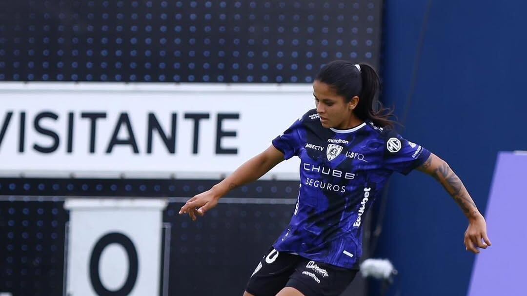 Claudia Elena Roldán recibió la nacionalidad ecuatoriana el 15 de septiembre de 2025.