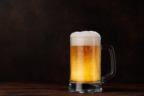¿Cuánto le cuesta comer y tomarse una cerveza en el estadio de Filadelfia a un ecuatoriano?