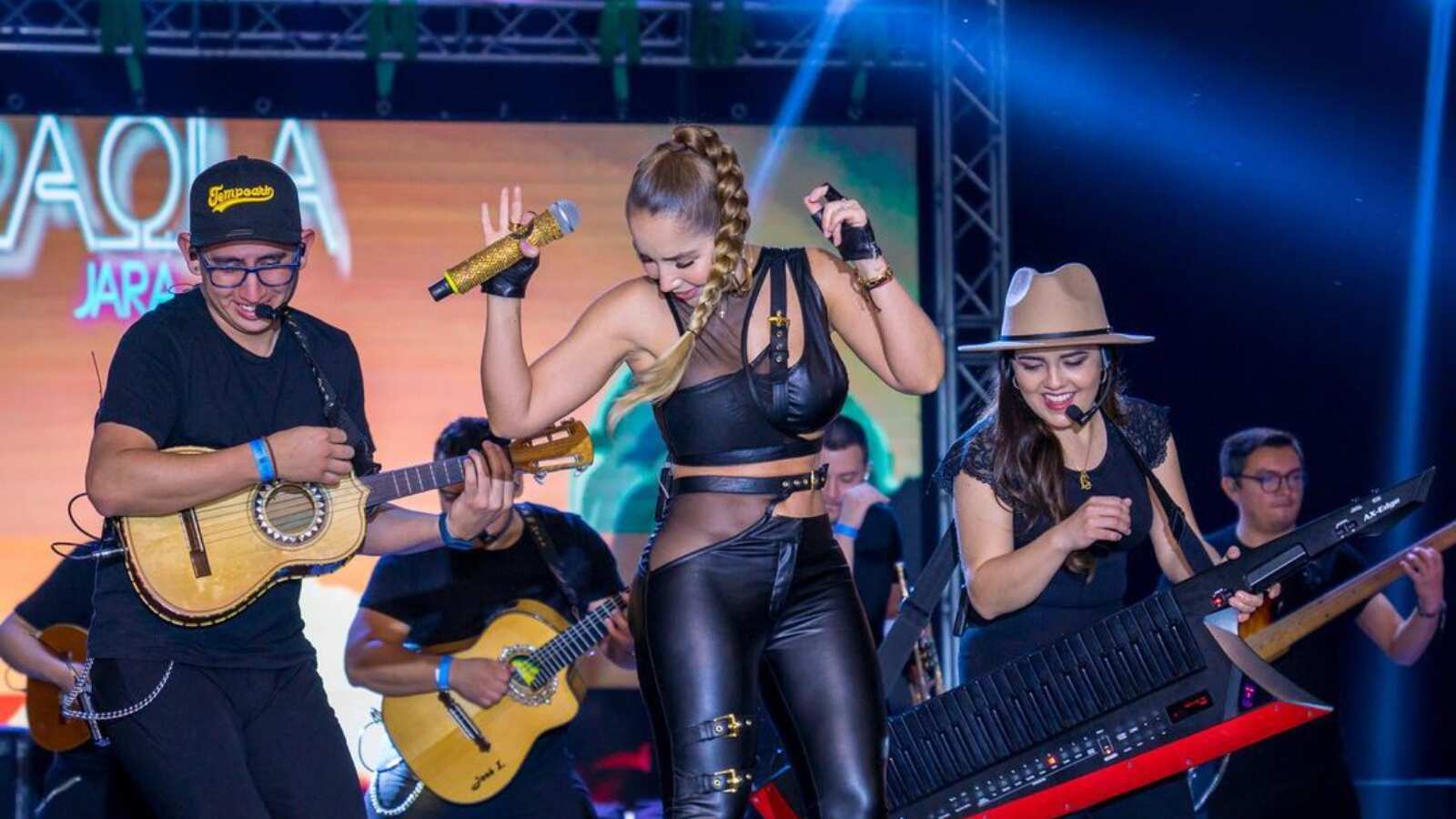 Paola Jara mostró el mecanismo de seguridad para entrar a su casa.