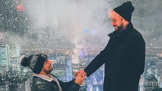 César Campos junto a su pareja, Diego Barrios