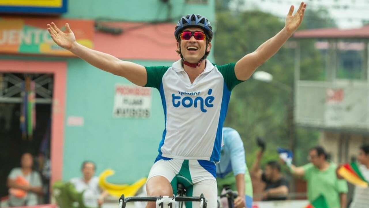 Juan Pablo Urrego interpretando a Rigoberto Urán en 'Rigo'.