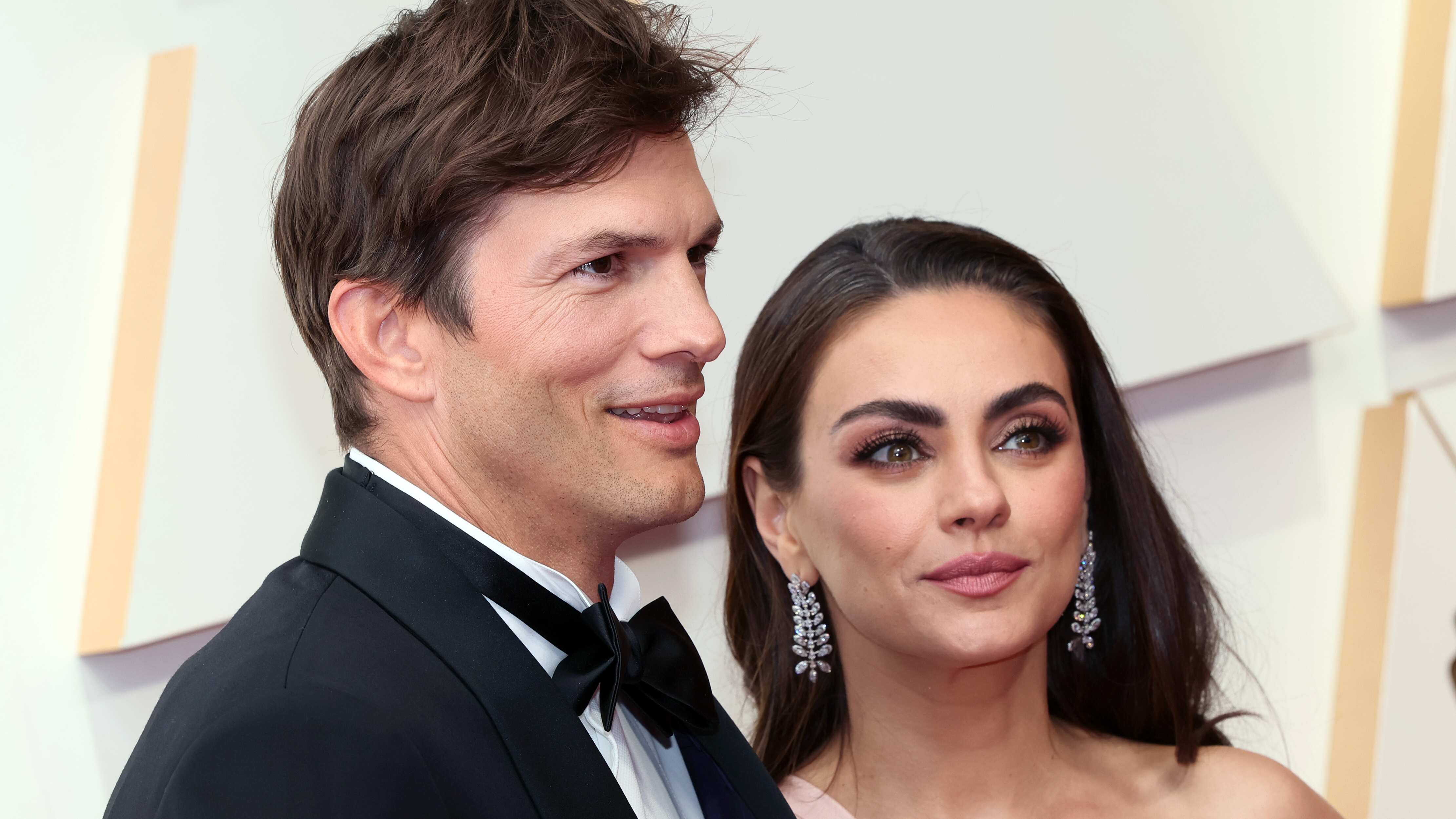 Ashton Kutcher y Mila Kunis. / Foto: David Livingston/Getty Images.