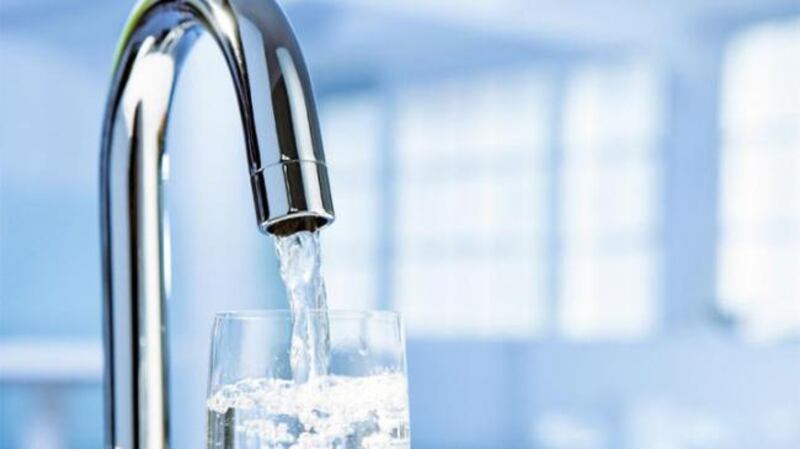 Comunidades con mayores proporciones de residentes hispanos-latino presentaron concentraciones más altas de arsénico y uranio en el agua potable.