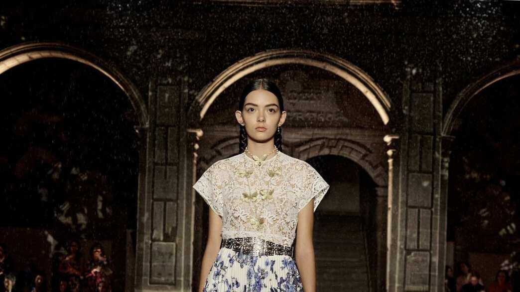 Ofensivo mensaje en desfile de Dior en México