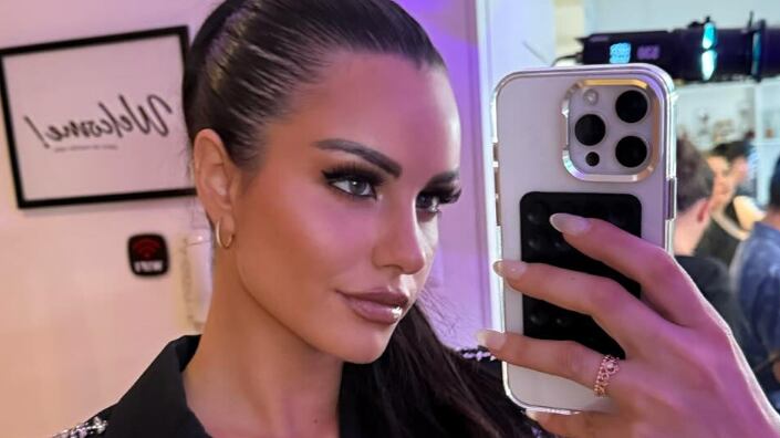 Emilia Dides, Miss Universo Chile.