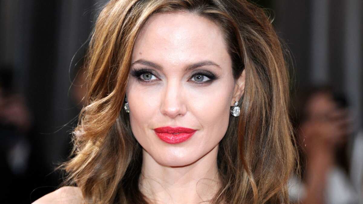 Angelina Jolie reapareció con un despampanante look elegante que querrás replicar.