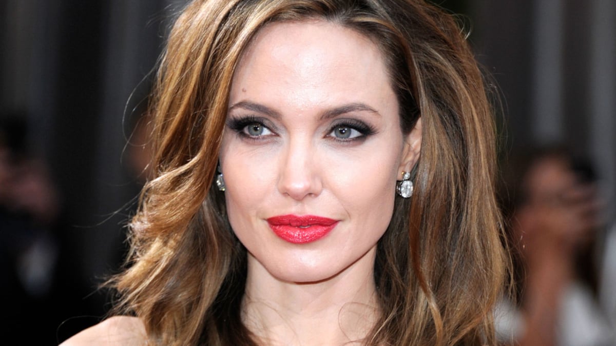 Angelina Jolie reapareció con un despampanante look elegante que querrás replicar.