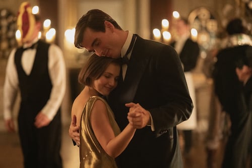 El crimen más elegante del año llega a Netflix: traiciones, enigmas y un elenco brillante