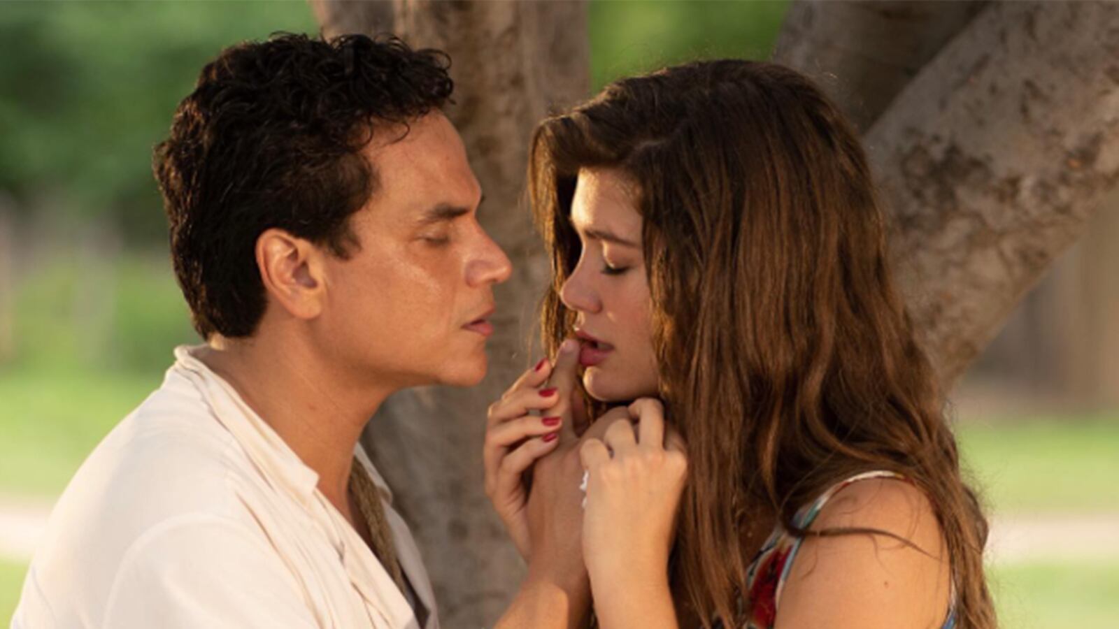 Silvestre Dangond y Daniela Tapia levantan rumores de una relación.