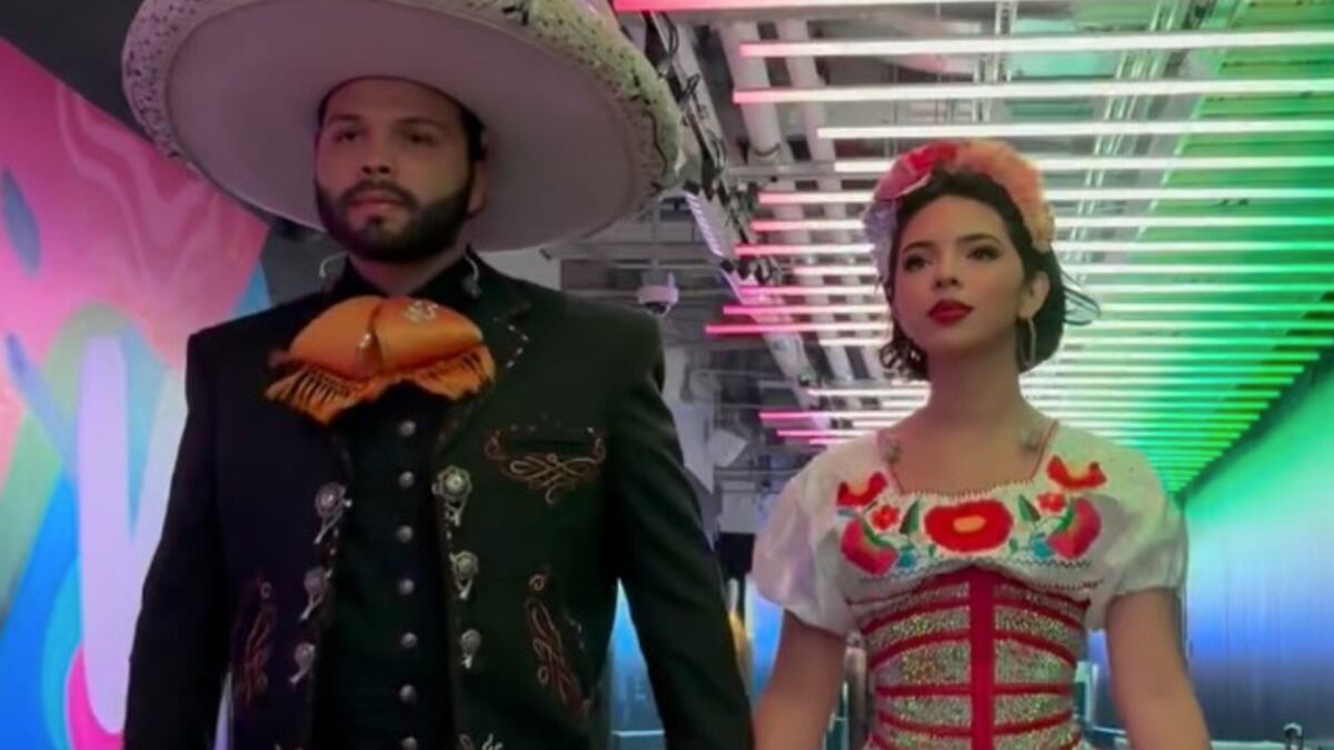 Leonardo Aguilar se burló de la relación de su hermana con esta canción.