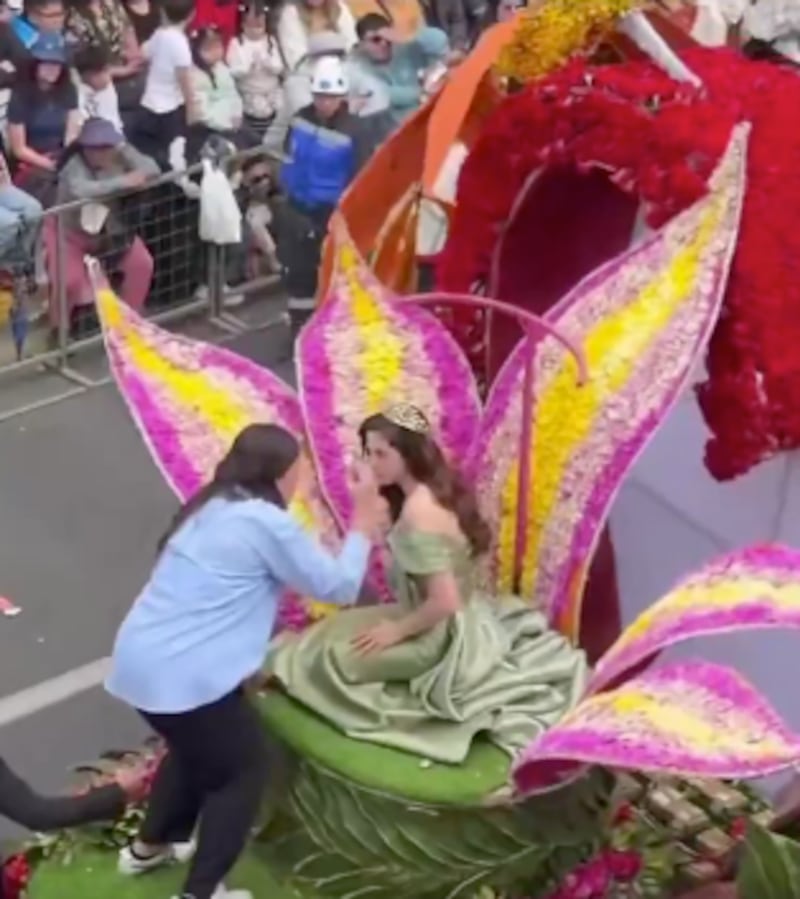 Miss Universo Fátima Bosch aclara su estado de salud tras desvanecerse.