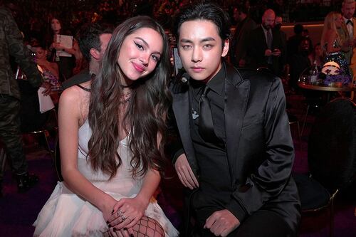 Los memes y reacciones más divertidas al momento entre V de BTS y Olivia Rodrigo en los Grammys