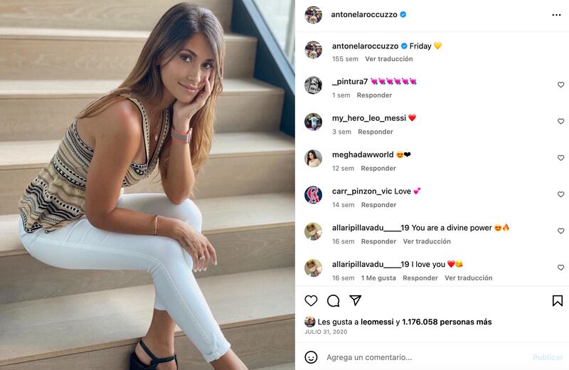 Antonela Roccuzzo con jeans blancos