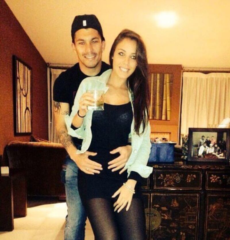 Gary Medel y Cristina Morales
