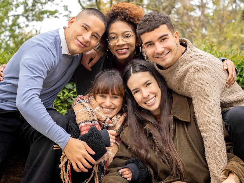 El juego del impostor: el reto viral que convierte una palabra en risas, tensión y conexión en redes sociales