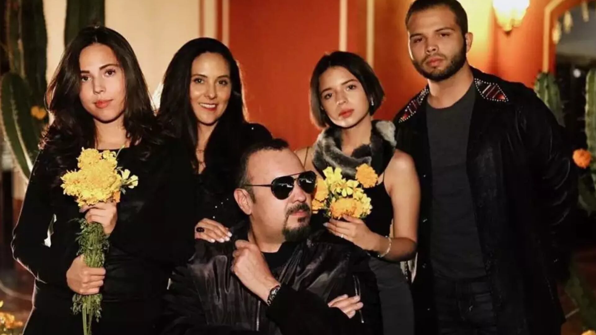 Pepe y Ángela Aguilar deberán pagar todas las prestaciones a la viuda de uno de sus exempleados si la corte falla a favor de la sobreviviente.