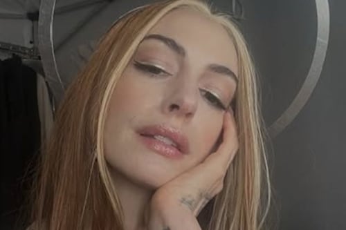 El “cat eye” de Anne Hathaway se vuelve tendencia: así puedes replicarlo con maquillaje profesional