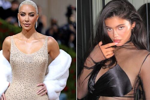 Kylie Jenner llevó el mismo vestido de Kim Kardashian: a una le dicen “vulgar” y a otra “elegante”