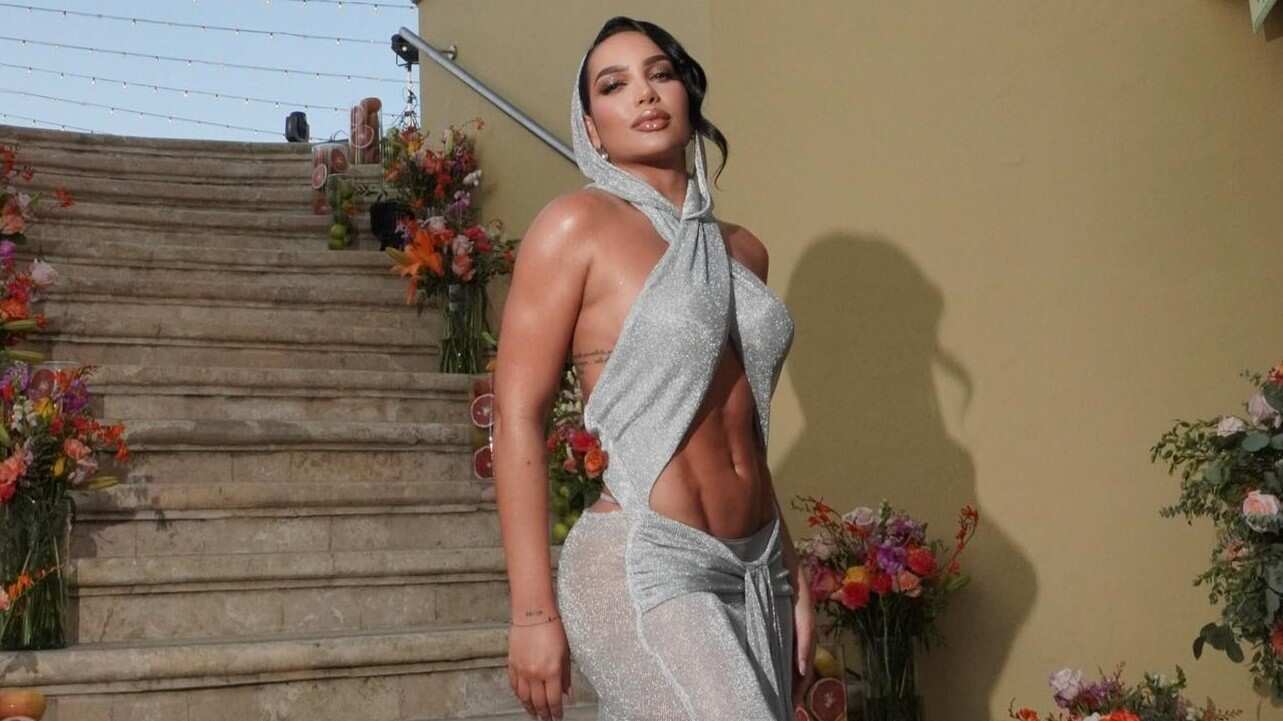 Andrea Valdiri apareció en unas polémicas fotos que desataron los aplausos y las críticas de sus seguidores.