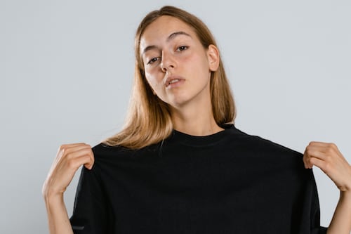 ¡Ni péplum, ni smock! Las ‘rugby shirts’ son todo lo que necesitas para un look sofisticado y chic en minutos