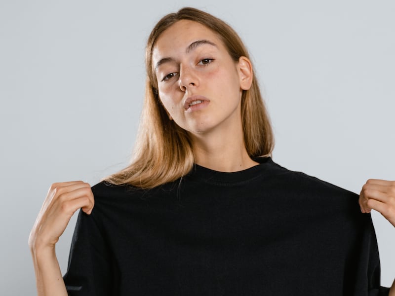 ¡Ni péplum, ni smock! Las ‘rugby shirts’ son todo lo que necesitas para un look sofisticado y chic en minutos