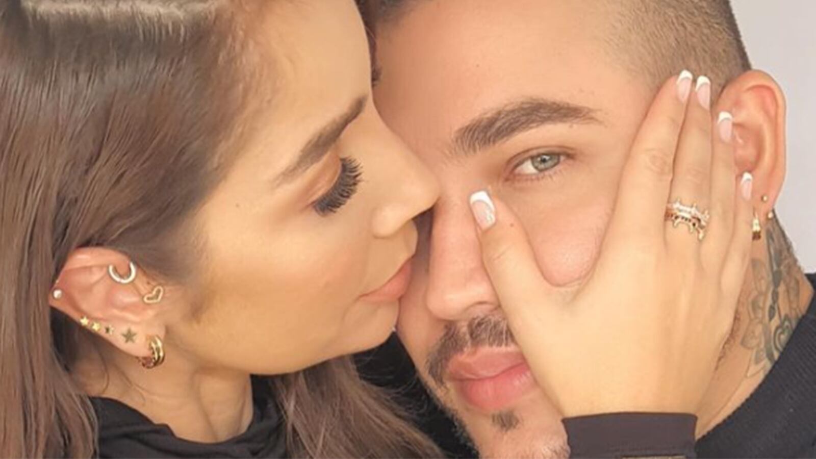 Critican gesto que tuvo Paola Jara con Jessi Uribe.