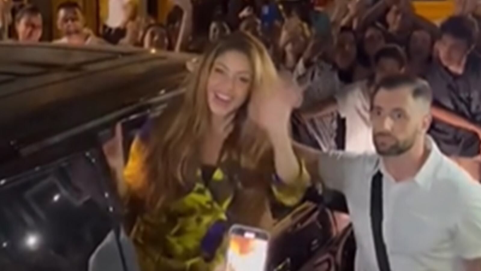 Guardaespaldas de Shakira es identificado en redes por las fans de la cantante.